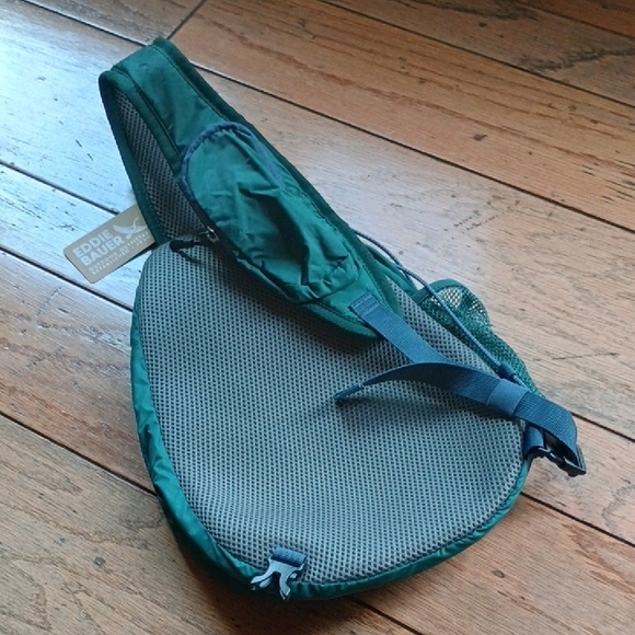 Eddie Bauer Lightweight Sling Bag Backpack Dark Evergreen NWT - Picture 5 of 6